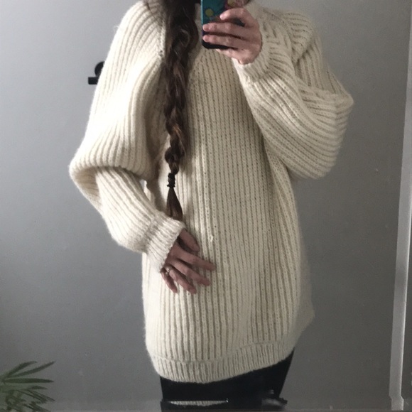 SOLD - Vintage off white oversized handmade cable knit sweater - Picture 7 of 7
